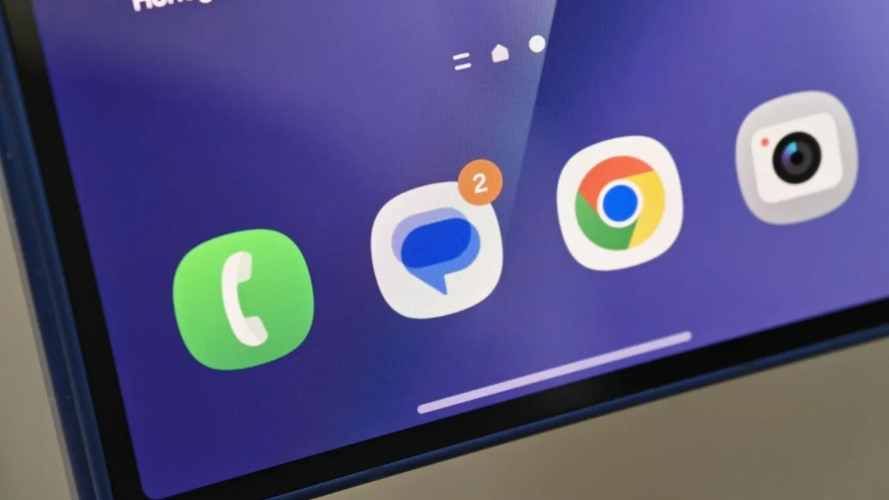 Google Messages : un bug envoie d'anciens SMS aux mauvais contacts