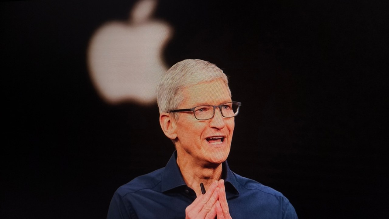 Tim Cook quitte la direction d'Apple après 15 ans et cède sa place à John Ternus