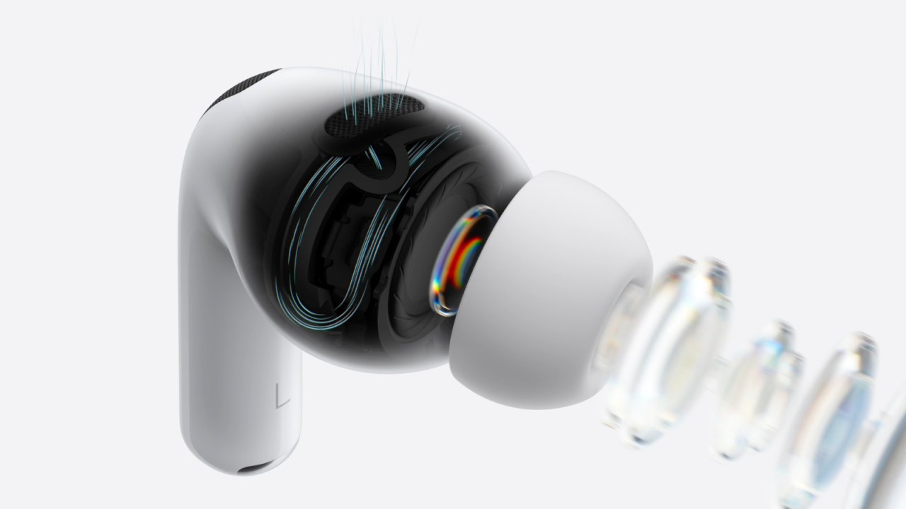 Des lignes de code suggèrent des AirPods équipés de caméras pour affiner l'audio spatial